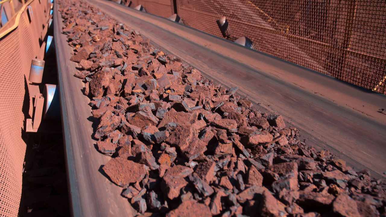 بررسی وضعیت تامین سنگ آهن از منابع خارجی - سیاست نامه اندیشکده پیشران