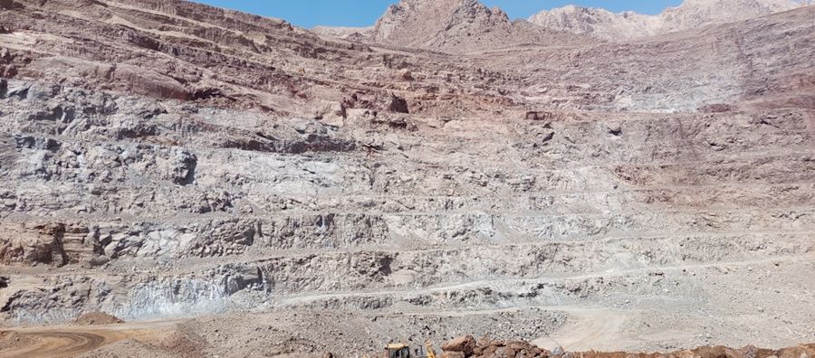 چینه‌بندی کانسار مهدی‌آباد - بازدید اختصاصی پیشران از معدن سرب و روی مهدی آباد