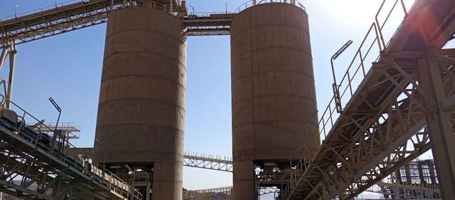 سیلوهای بتونی ذخیره کانسنگ خردایش شده
